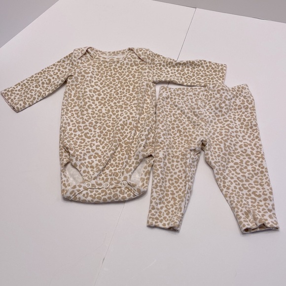 Carter’s 4 Piece Baby Girl Bundle Size 3 Months - Picture 2 of 8